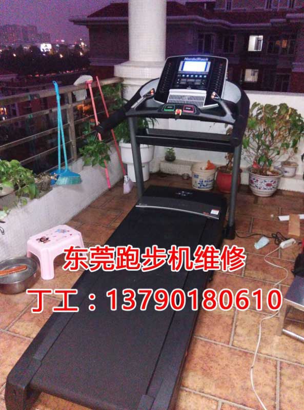 美國愛康跑步機(jī)安裝維修2